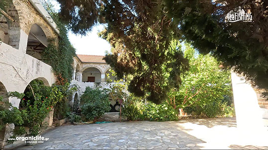 palaio-trikeri-moni-evagelistrias